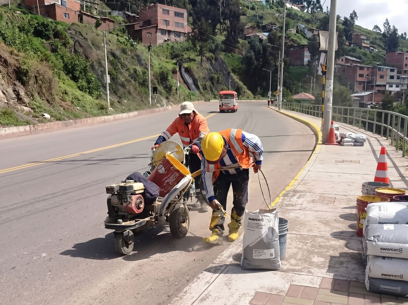 Aplicación de pintura vial y microesferas